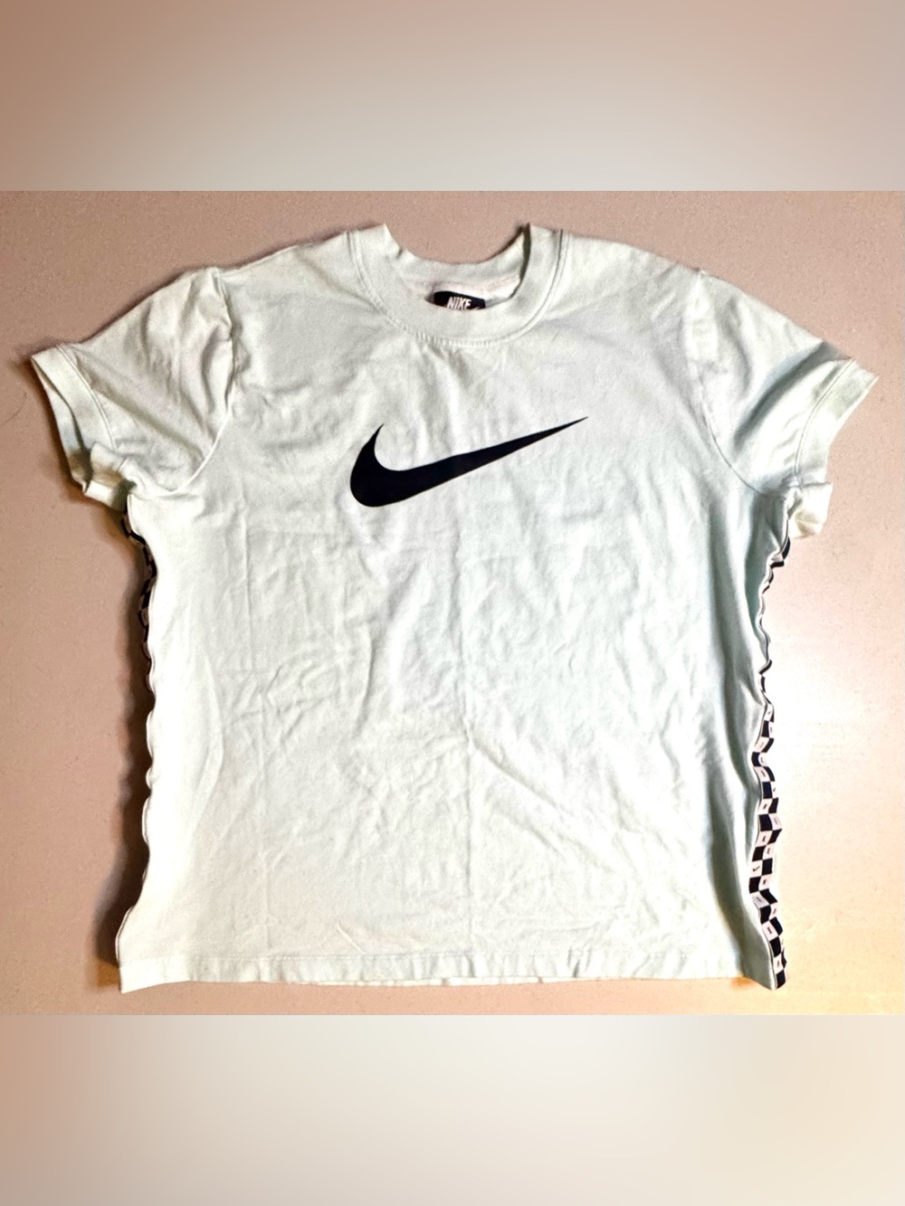 Nike Light Mint Women’s XL Short Sleeve Tee with Black Nike logo Swoosh